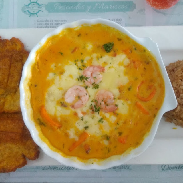 Cazuela de Mariscos Con Patacones Y Arroz Con Coco