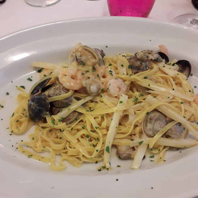LI Guine Con Asparagi Vongole E Gamberetti