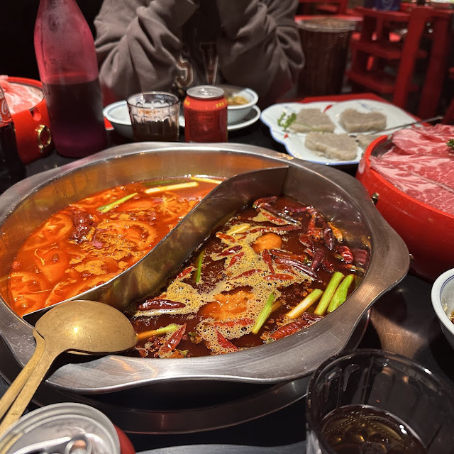 Brodo Hot Pot Metà Di Osso E Verdura Metà Piccante