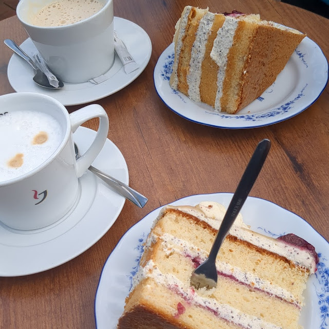 Marzipan Torte & Milchkaffee