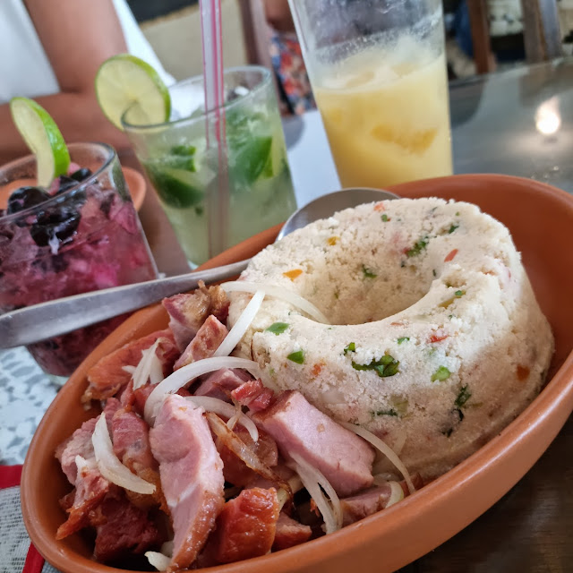 Farofa d'Água Com Carne de Fumeiro