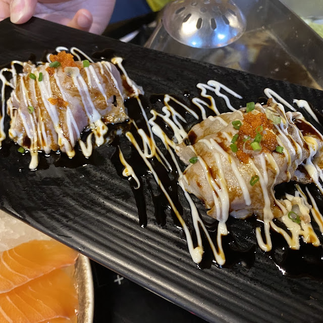 Salmon Aburi Roll