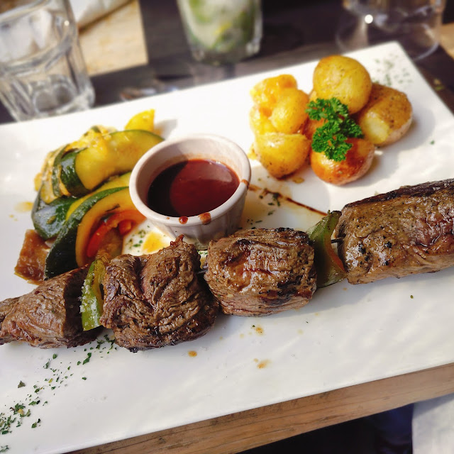 Brochette de Boeuf Et Ses Petites Pommes de Terre