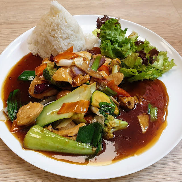 Hähnchen Mit Gemüse In Austernsauce