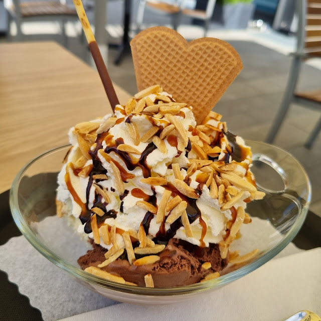 Eis-nussbecher