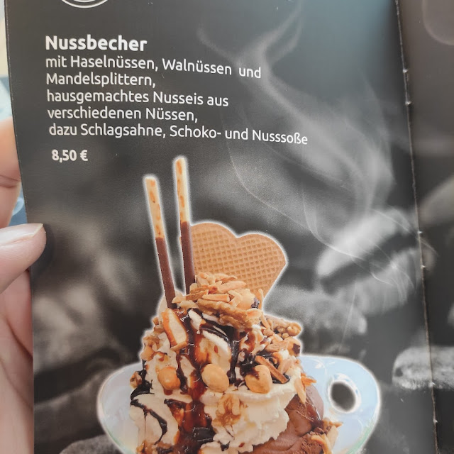 Nussbecher