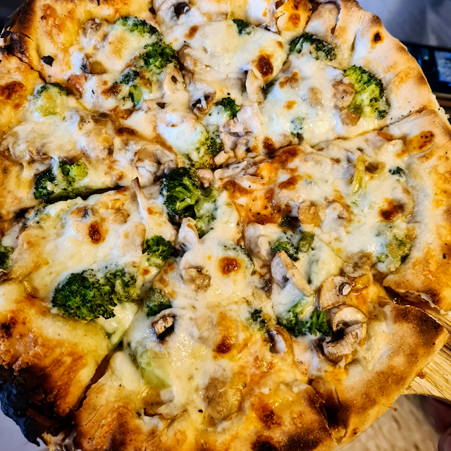 Pizza Mit Käserand