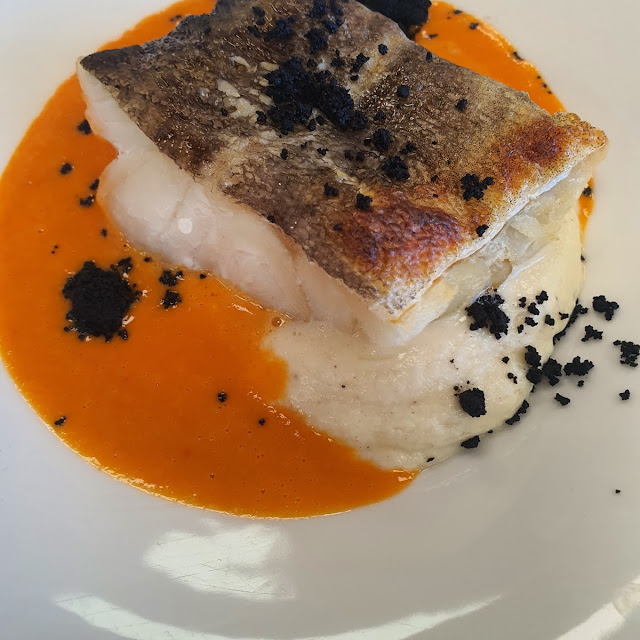 Merluza Con Salsa de Pimientos Rojos