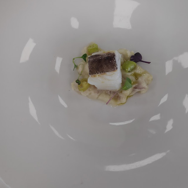 Lomo de Bacalao Asado Con Patatas Kokotxas Y Piparra