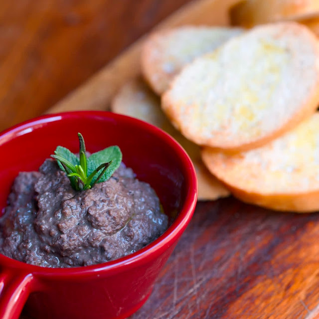 Crostini Neri