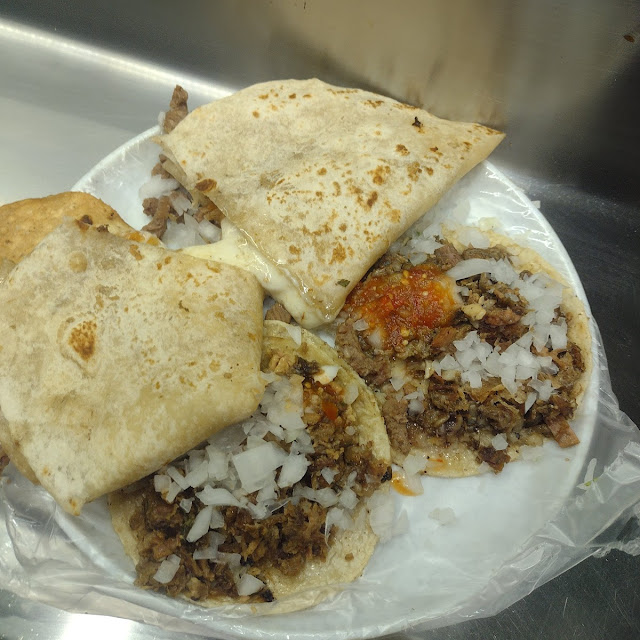 Tacos de Labio Y Quesadilla Harina