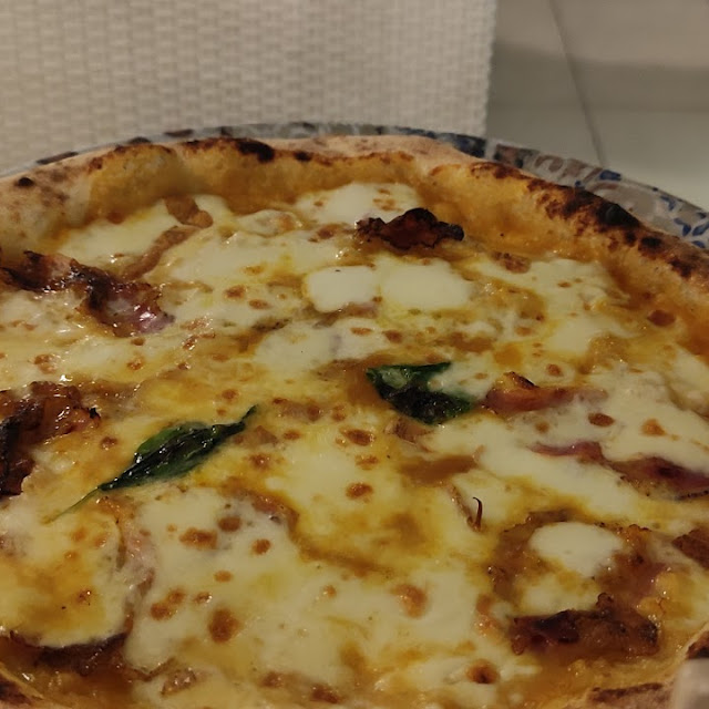 Pizza Pergola Avec Tomates Jaunes Un Délice