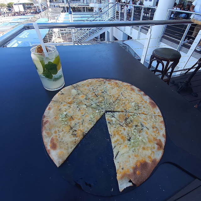 Bianca Pizza and Mojito