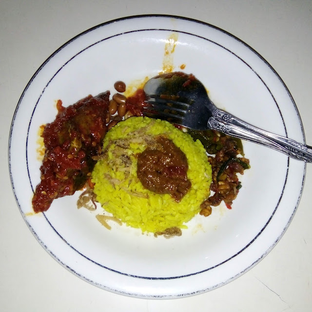 Nasi Kuning Dendeng