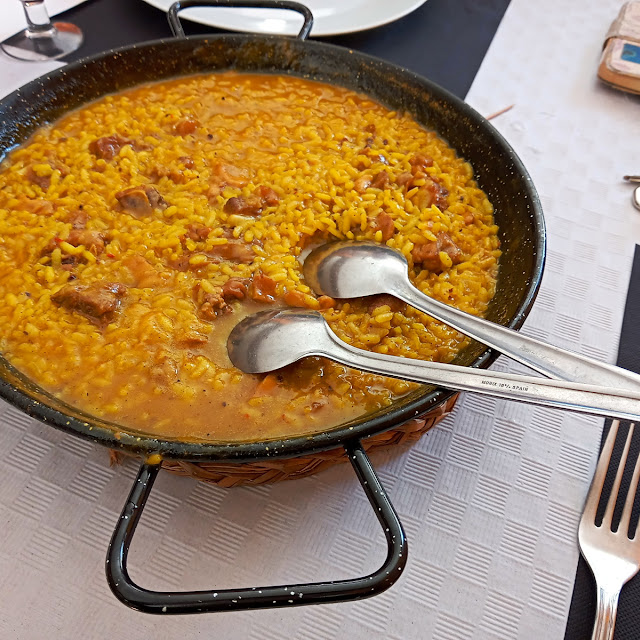 Arroz Con Costilla de Cerdo Y Conejo