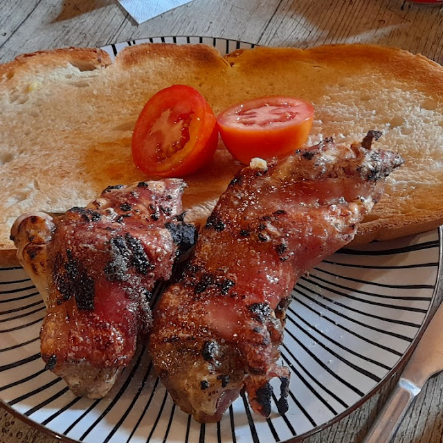 Pies de Cerdo A la Brasa