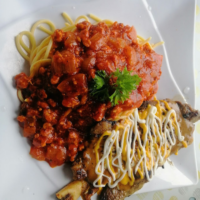 Spegetti Bolongnese Chicken with Lamb Shoulder Grill Cheese
