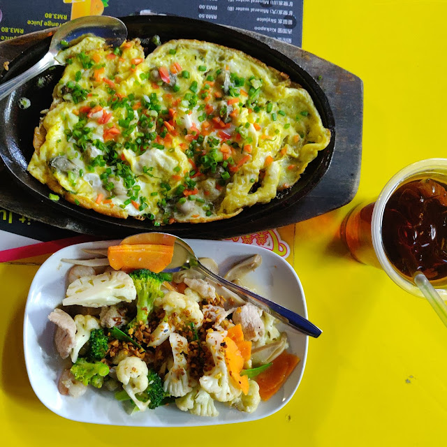 Hotplate Fried Oyster Eggs L and Stir Fried Mixed Vegetables