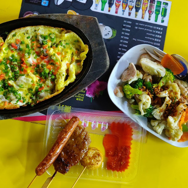 Hotplate Fried Oyster Eggs Stir Fried Mixed Vegetables and Grilled Meat