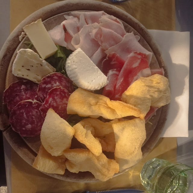 Gnocco Fritto Con Salumi E Formaggi