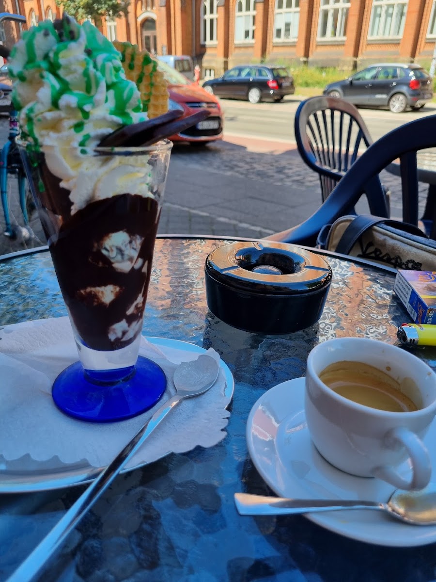 Eiscafe La Luna
