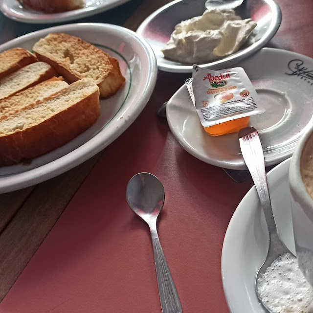 Café Con Leche Y Tostadas