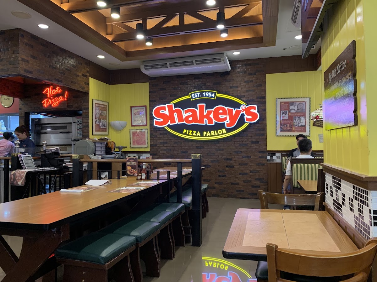 Shakey's - SM City Rosales