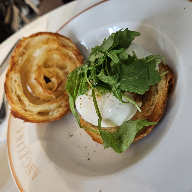Eggs Benedict