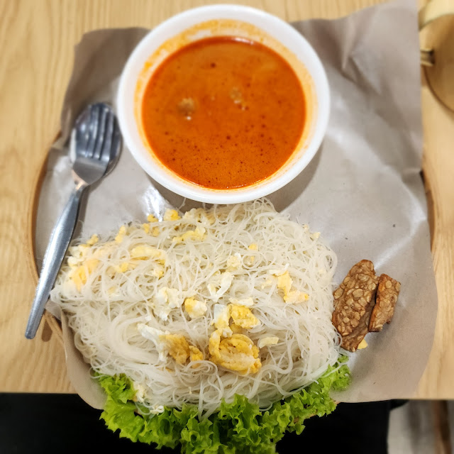 Fried Bihun with Chicken Curry