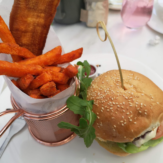 Beef Burger with Sweet Potato Chips