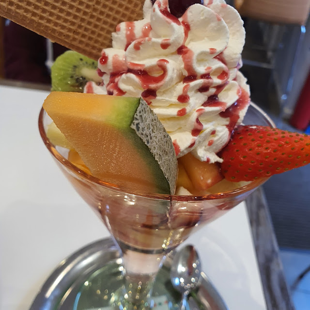 Früchte Becher