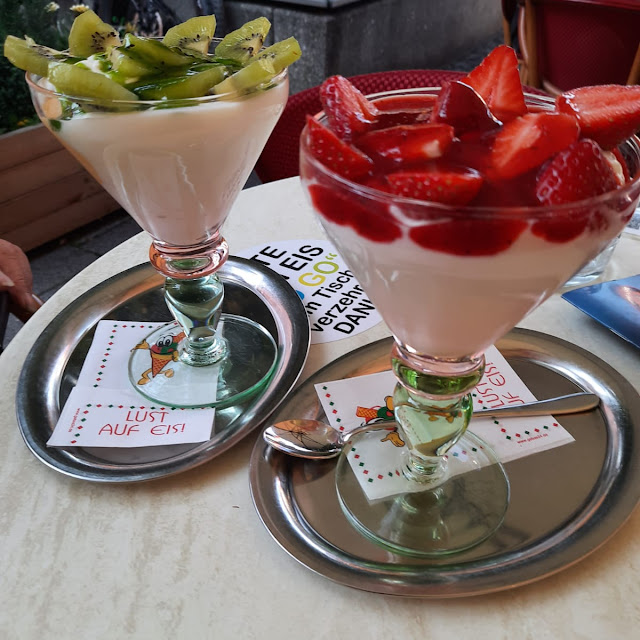 Joghurteis Mit Erdbeere Und Kiwi