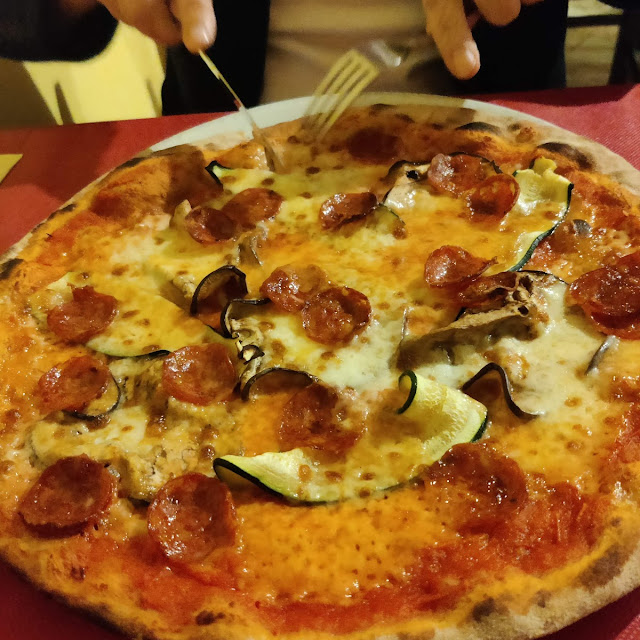 Pizza Salamino Piccante E Zucchine