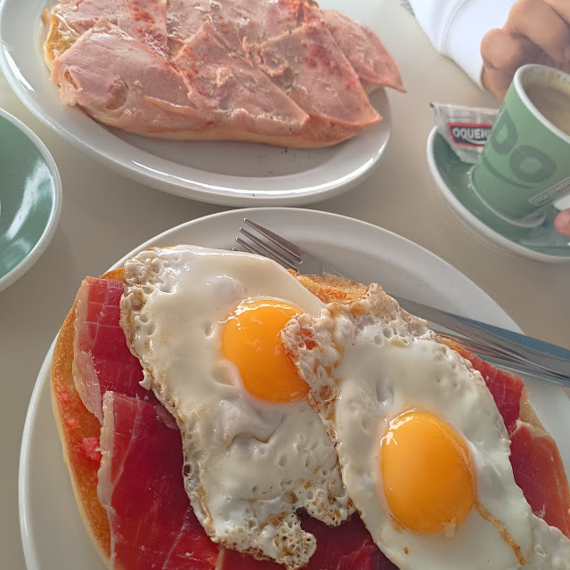 Tostada de Jamón Y Jamón York Con Queso