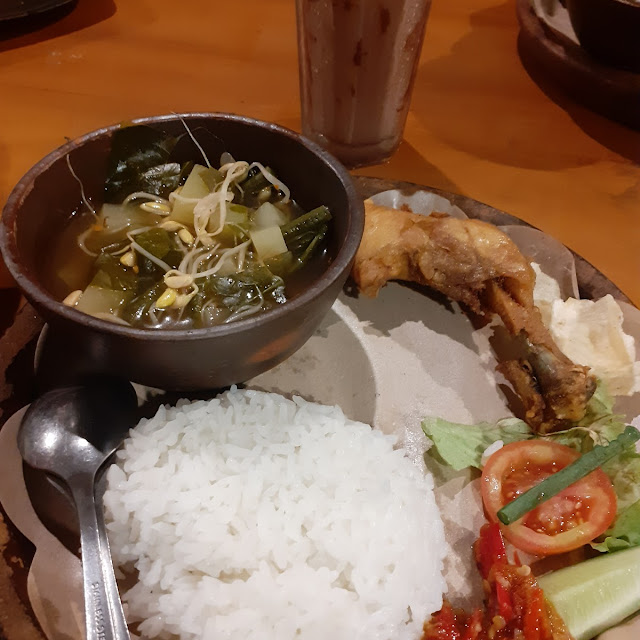 Paket Nasi Ayam Komplit