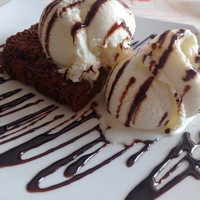 Brownie Con Helado