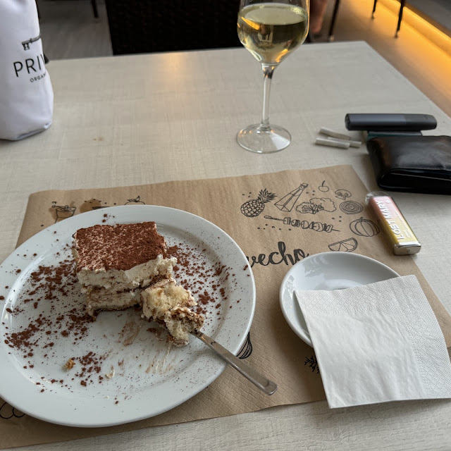 Tiramisu Cake