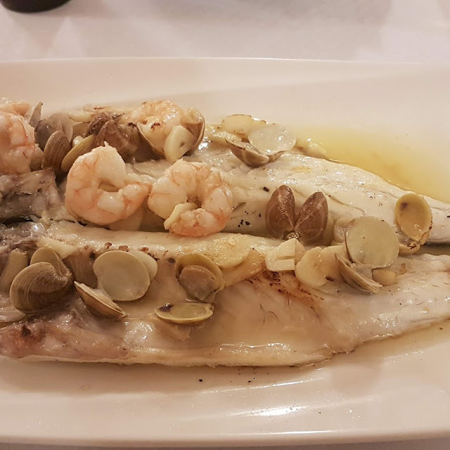 Lubina A la Espalda Con Almejas Y Gambas
