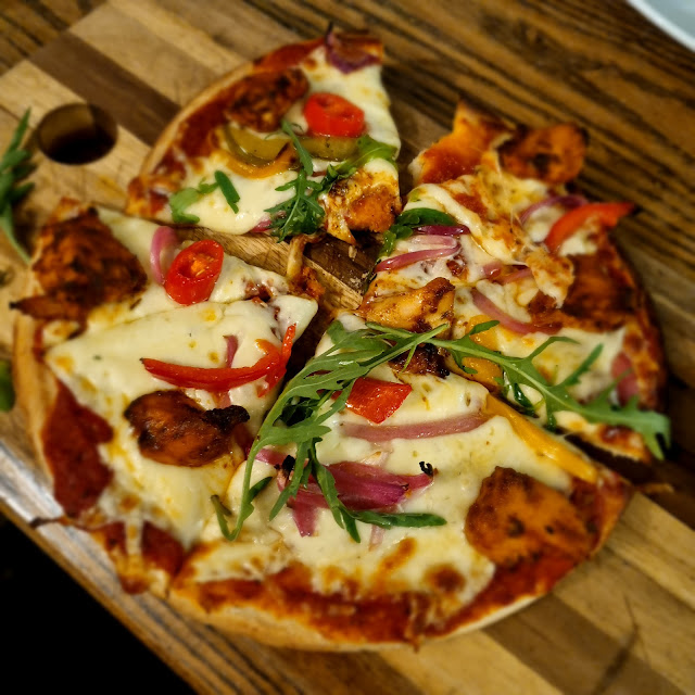GF Pizza with Chicken and Jalapeño Poppers
