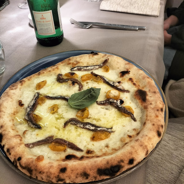 Pizza Bianca Con Alici E Pomodorini Gialli