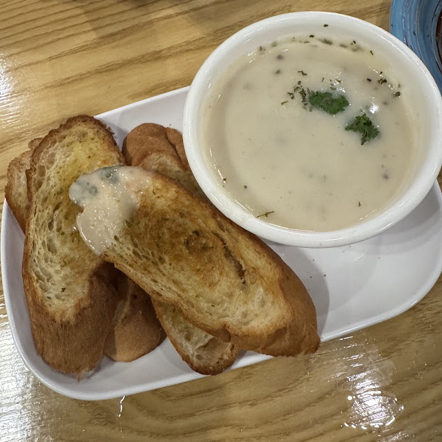 Garlic Bread with Mushroom Soup