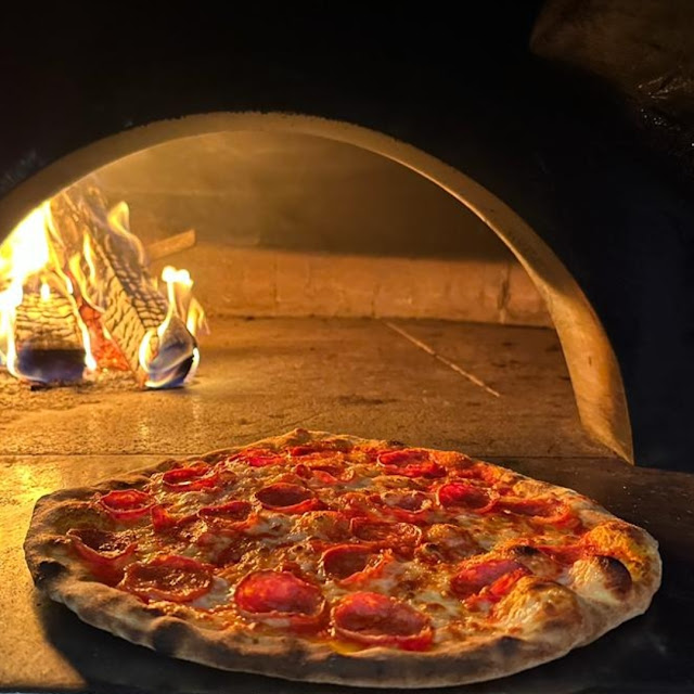 Pizza Met Houtvuur