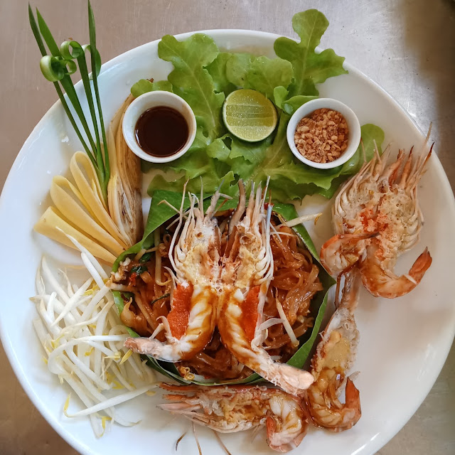 ผัดไทยกุ้งแม่น้ํา