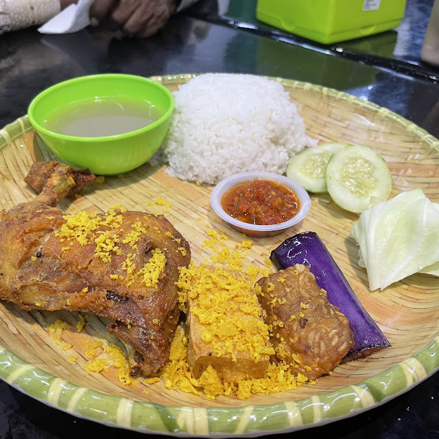 Ayam Penyet