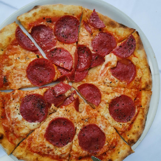 Salami Pizza