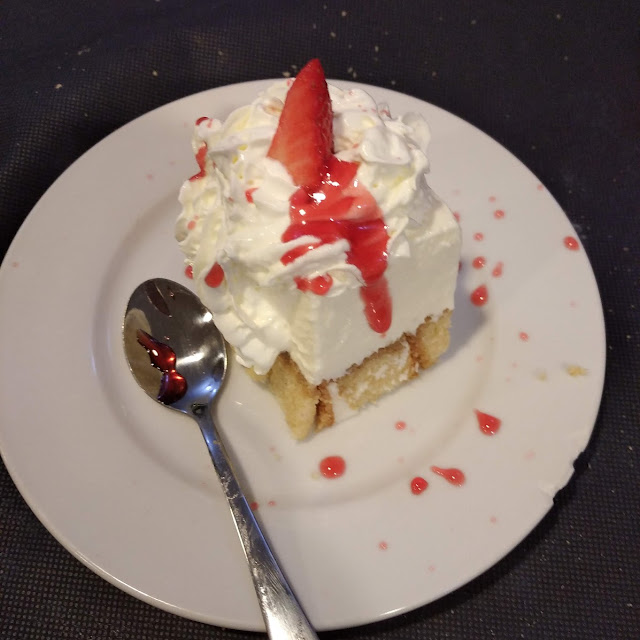 Tarta de Queso Y Fresas Con Nata