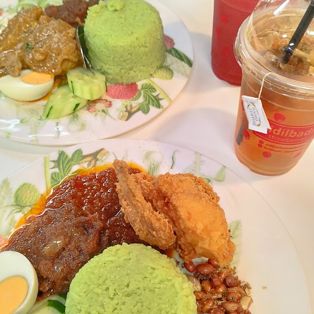 Nasi Lemak Sambal Strawberry Ayam Goreng