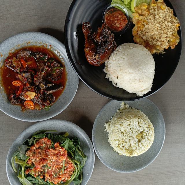 Ayam Bakar Plecing Kangkung Sambal Dadak Oseng Paru Sapi Pedas