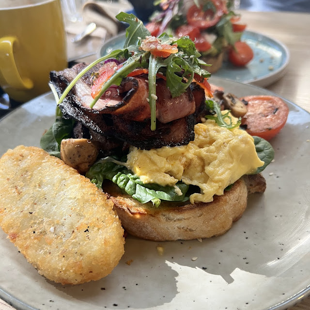 Coura'St Breakfast Burger