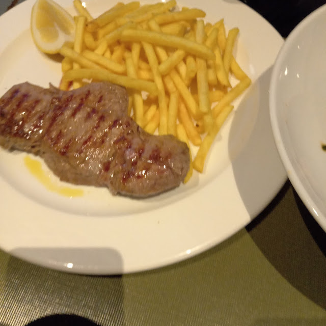 Filete de Carne Con Papas Fritas
